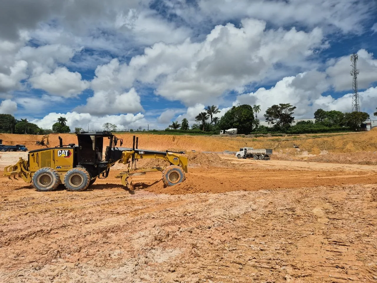 Obra industrial em andamento